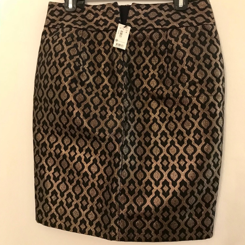 NWT The Limited gold/black pencil skirt. Size 4